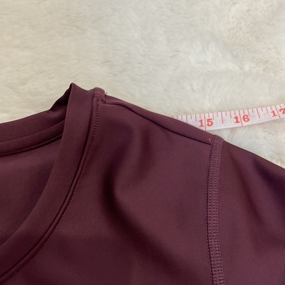 Good American Crop top “electric feel SS crop top” Bordeaux size “6” (=22/24) - Picture 9 of 11